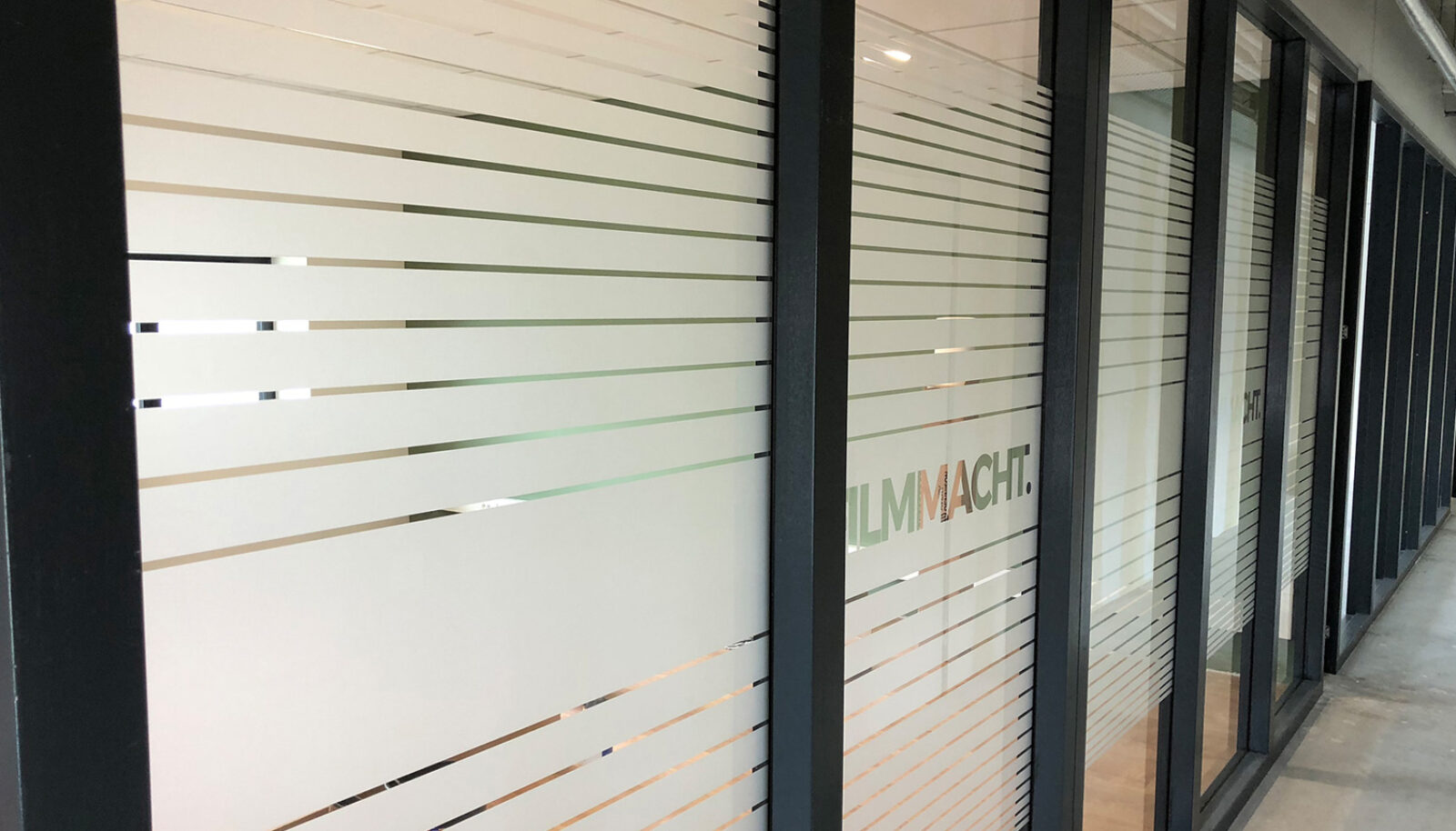 Indoor Signing Raamfolie Reclame Raam Filmmacht Blue Signs Hoorn