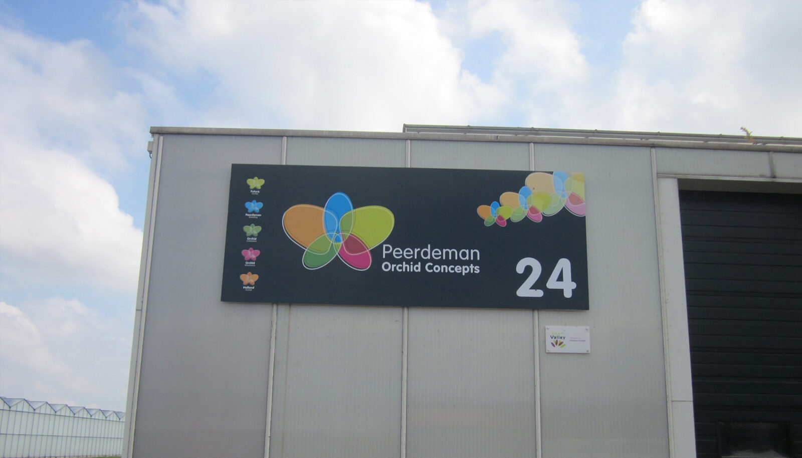 Reclamebord op gevel personalisatie Peerdeman Orchid concepts