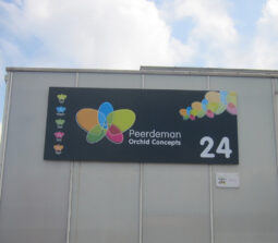 Reclamebord op gevel personalisatie Peerdeman Orchid concepts