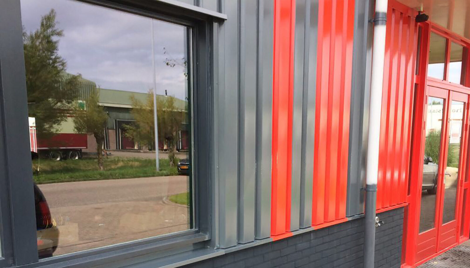 Damwang Folie Personalisatie Kantoor Gebouw Specials Bluesigns