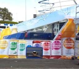 Sourcy Vitamin Water Boot IJboot NDSM-Werf Reclame Kleurrijke Branding Blue Signs