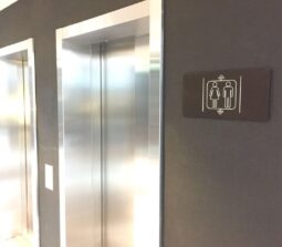 Bordje Naast Lift Hotel