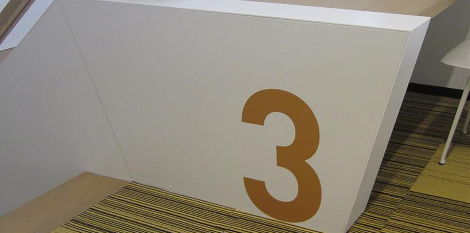 Derde verdieping sticker zijkant wand