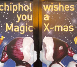 Schiphol Wishes You A Magic X-Mas Christmas Signing Deur Glas Reclame Bluesigns