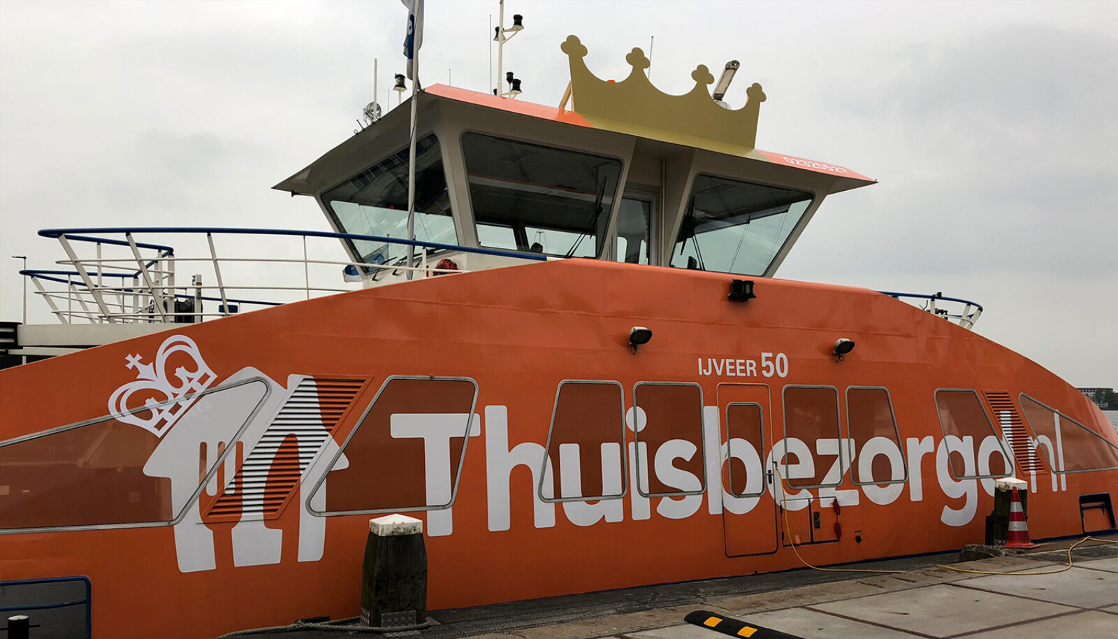 Oranje Thuisbezorgd Boot IJveer 50 Kade Reclame Outdoor Signing
