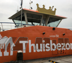 Oranje Thuisbezorgd Boot IJveer 50 Kade Reclame Outdoor Signing